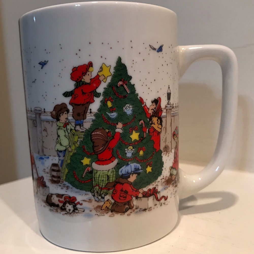 Vintage Christmas coffee/tea cup by L&M RUPP - Picture 1 of 8